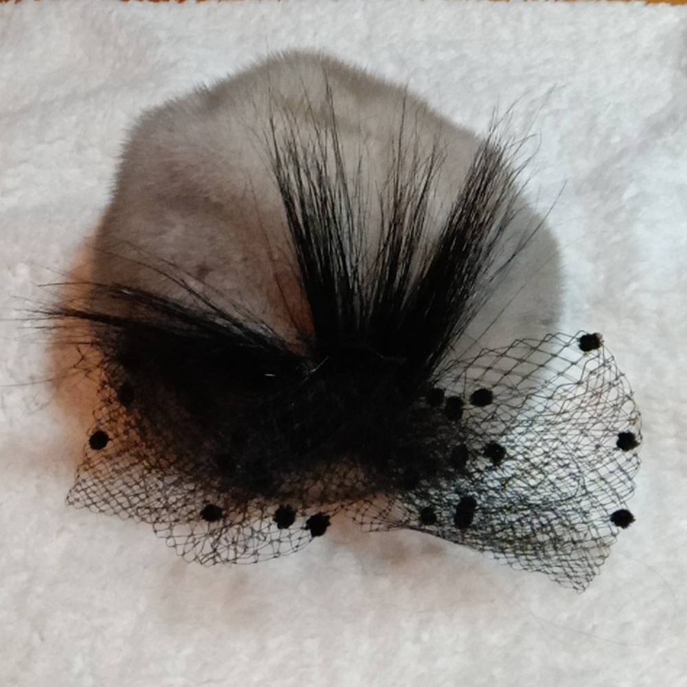* SOLD * Vintage fur hat beret - Picture 1 of 10